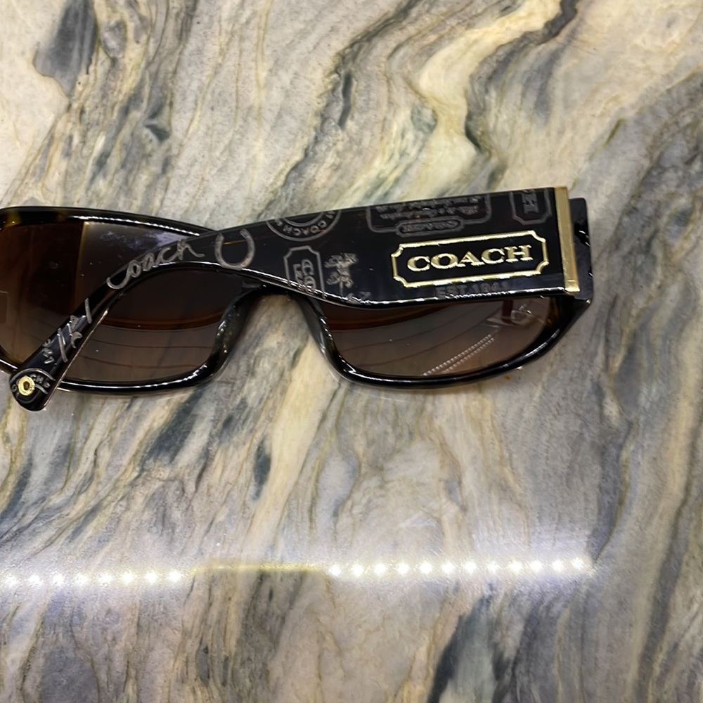 Coach women sunglasses. - Picture 5 of 6